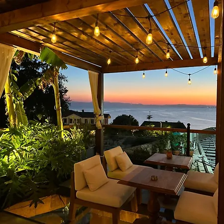 6 Rooms By Azumare Side Exterior photo